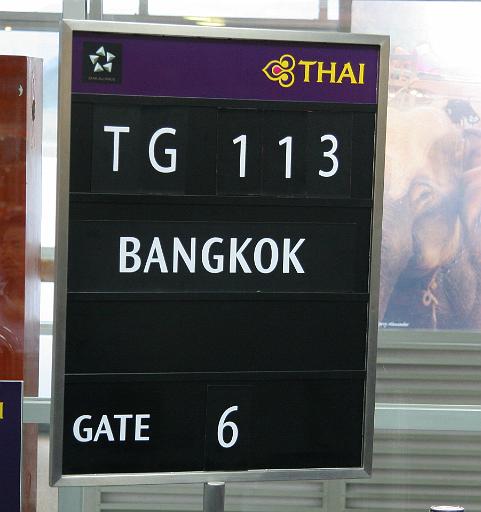 1015 Chiangmai-Bangkok-afscheid Bas en Yee.JPG
